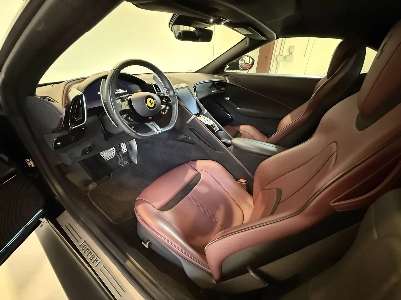 2025 Ferrari Roma Spider proposée par un concessionnaire spécialisé à Lucca, Italie, photo 10 sur 25