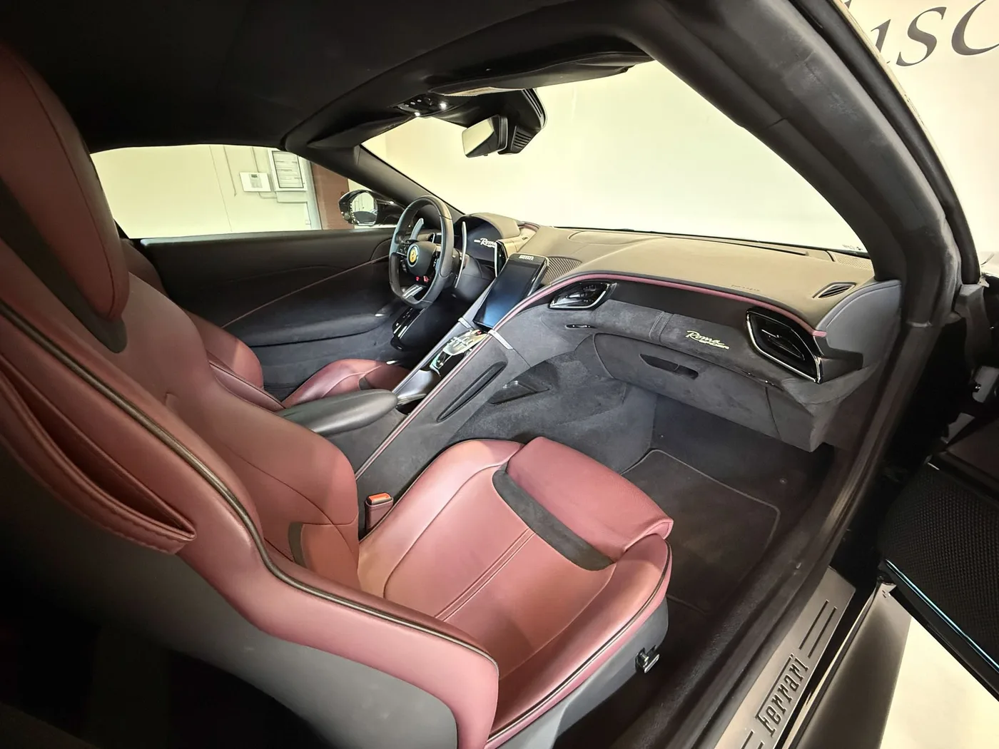 2025 Ferrari Roma Spider proposée par un concessionnaire spécialisé à Lucca, Italie, photo 12 sur 25