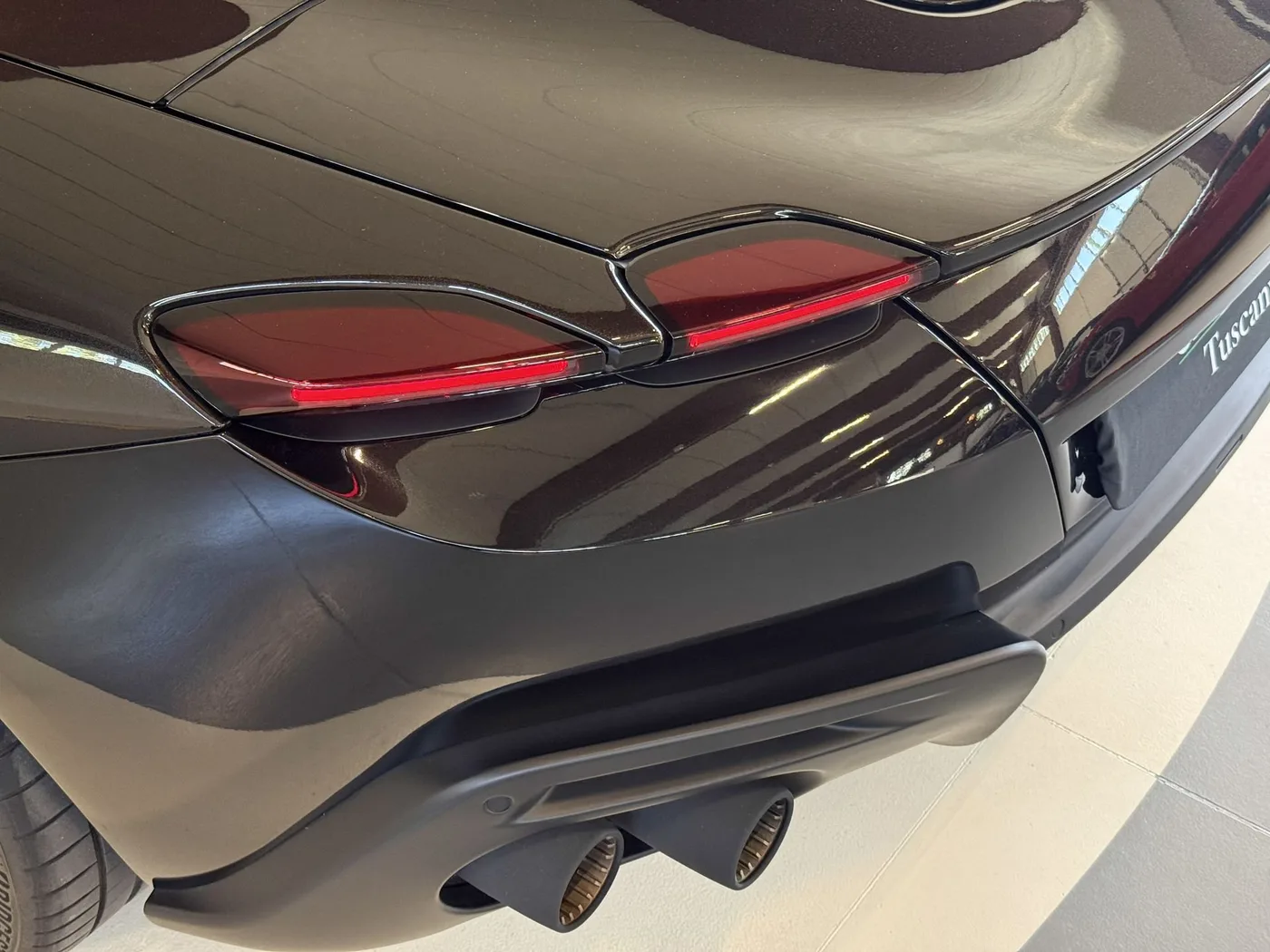 2025 Ferrari Roma Spider proposée par un concessionnaire spécialisé à Lucca, Italie, photo 16 sur 25