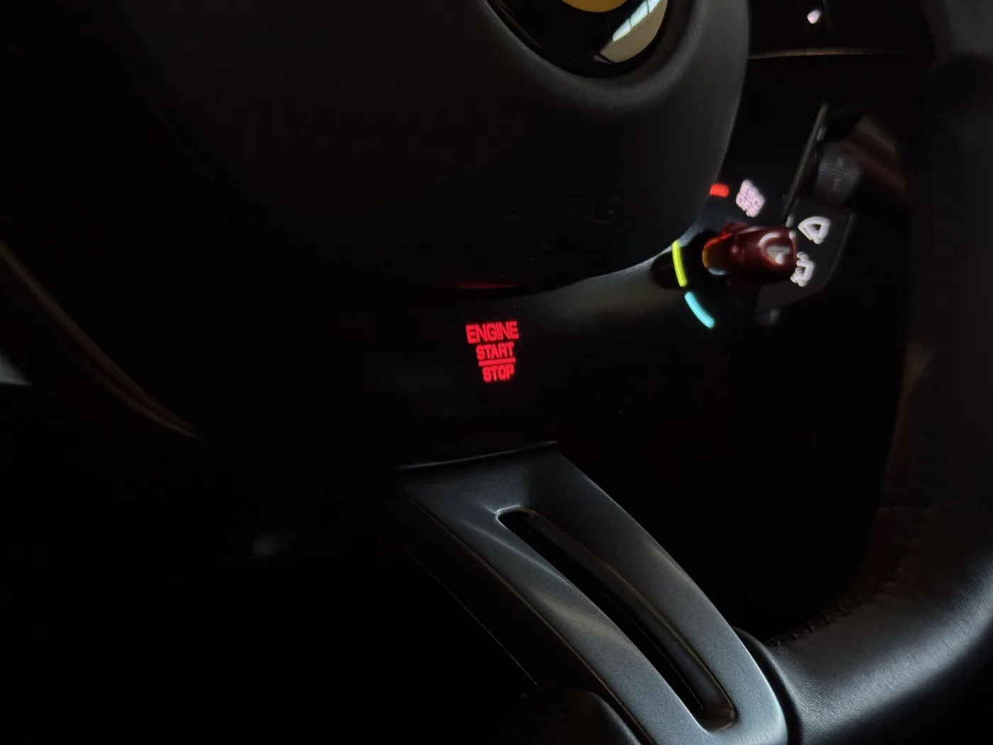 2025 Ferrari Roma Spider proposée par un concessionnaire spécialisé à Lucca, Italie, photo 19 sur 25