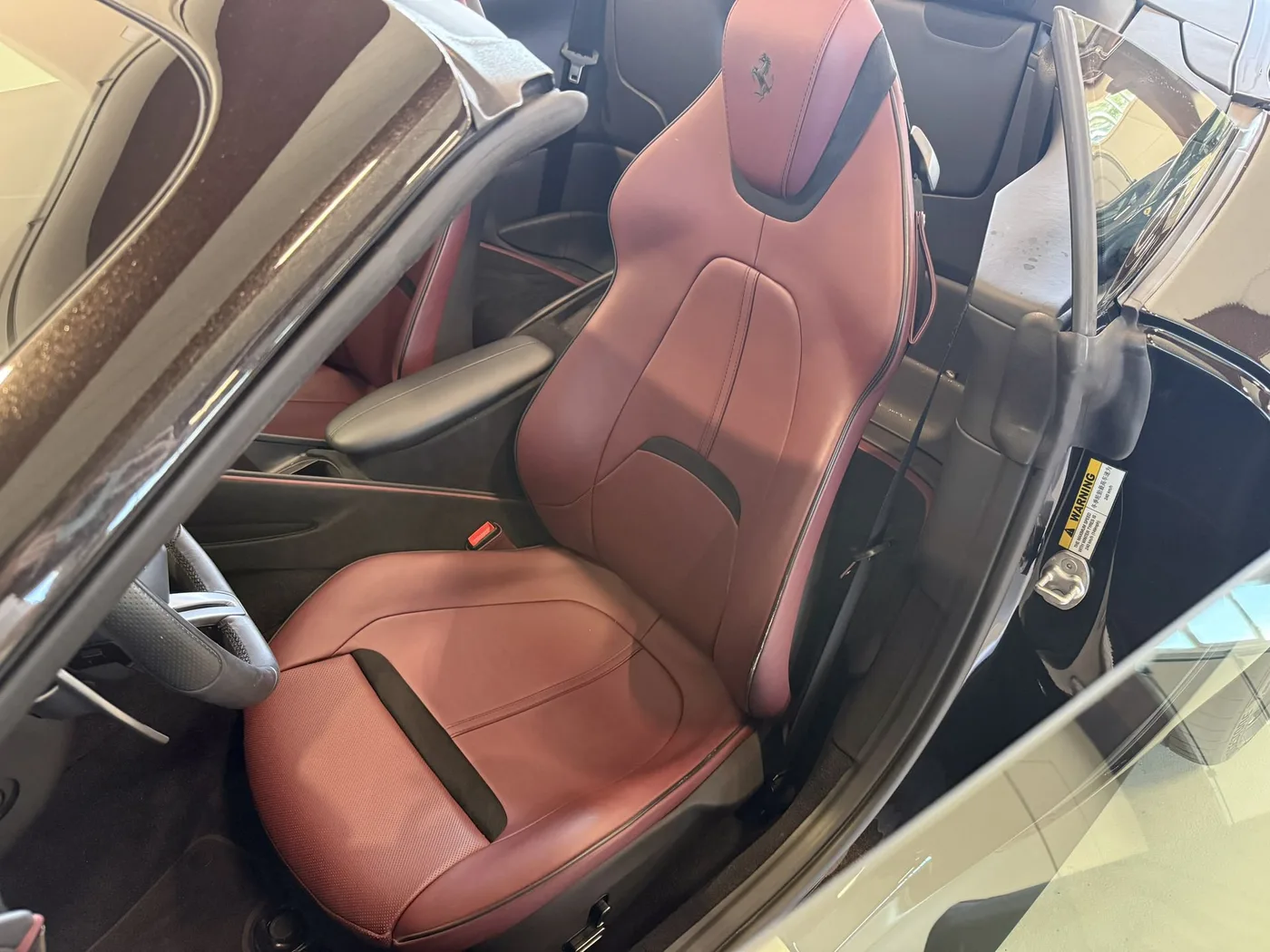2025 Ferrari Roma Spider proposée par un concessionnaire spécialisé à Lucca, Italie, photo 22 sur 25