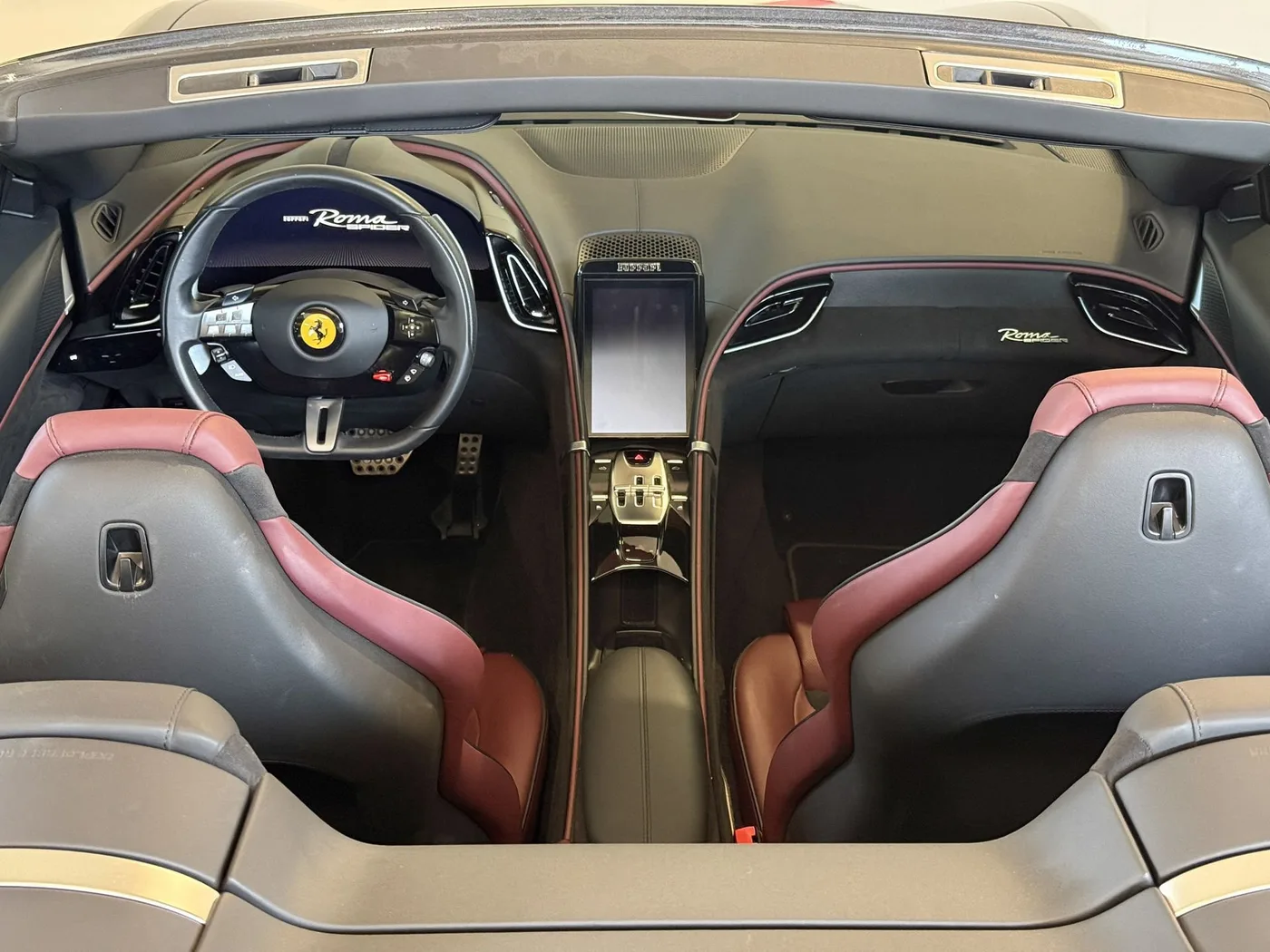 2025 Ferrari Roma Spider proposée par un concessionnaire spécialisé à Lucca, Italie, photo 25 sur 25