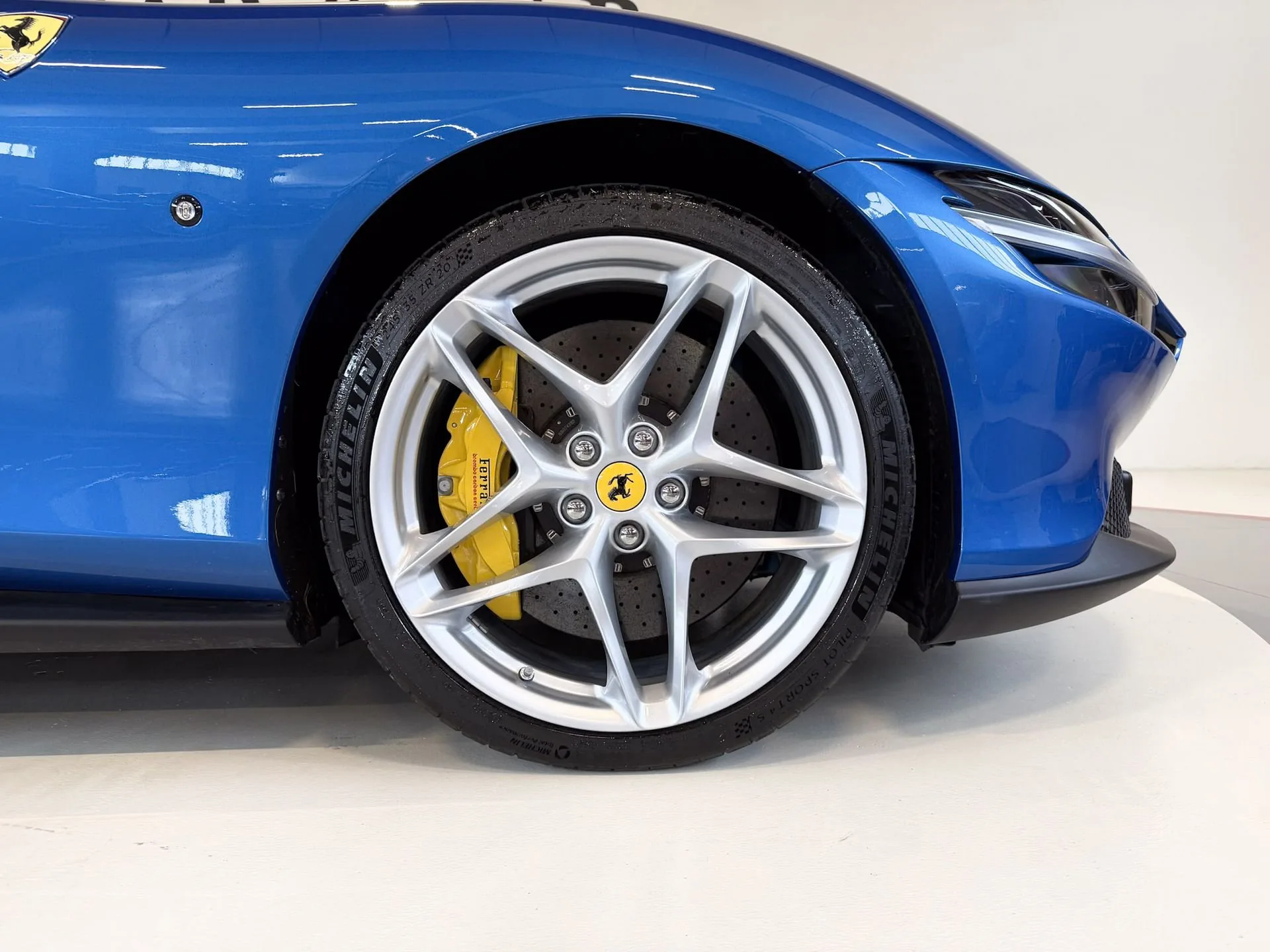 2025 Ferrari Roma Spider, 7/23
