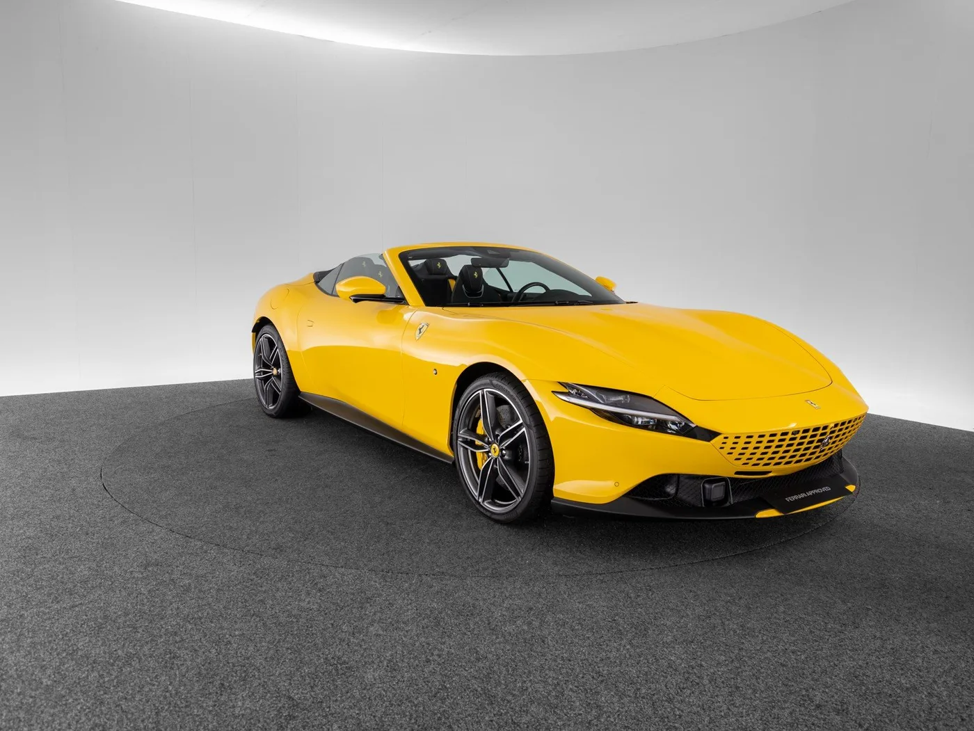 2025 Ferrari Roma Spider proposée par un concessionnaire spécialisé à Singen, Allemagne, photo 7 sur 15
