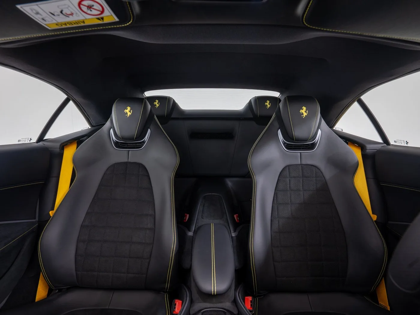 2025 Ferrari Roma Spider proposée par un concessionnaire spécialisé à Singen, Allemagne, photo 10 sur 15