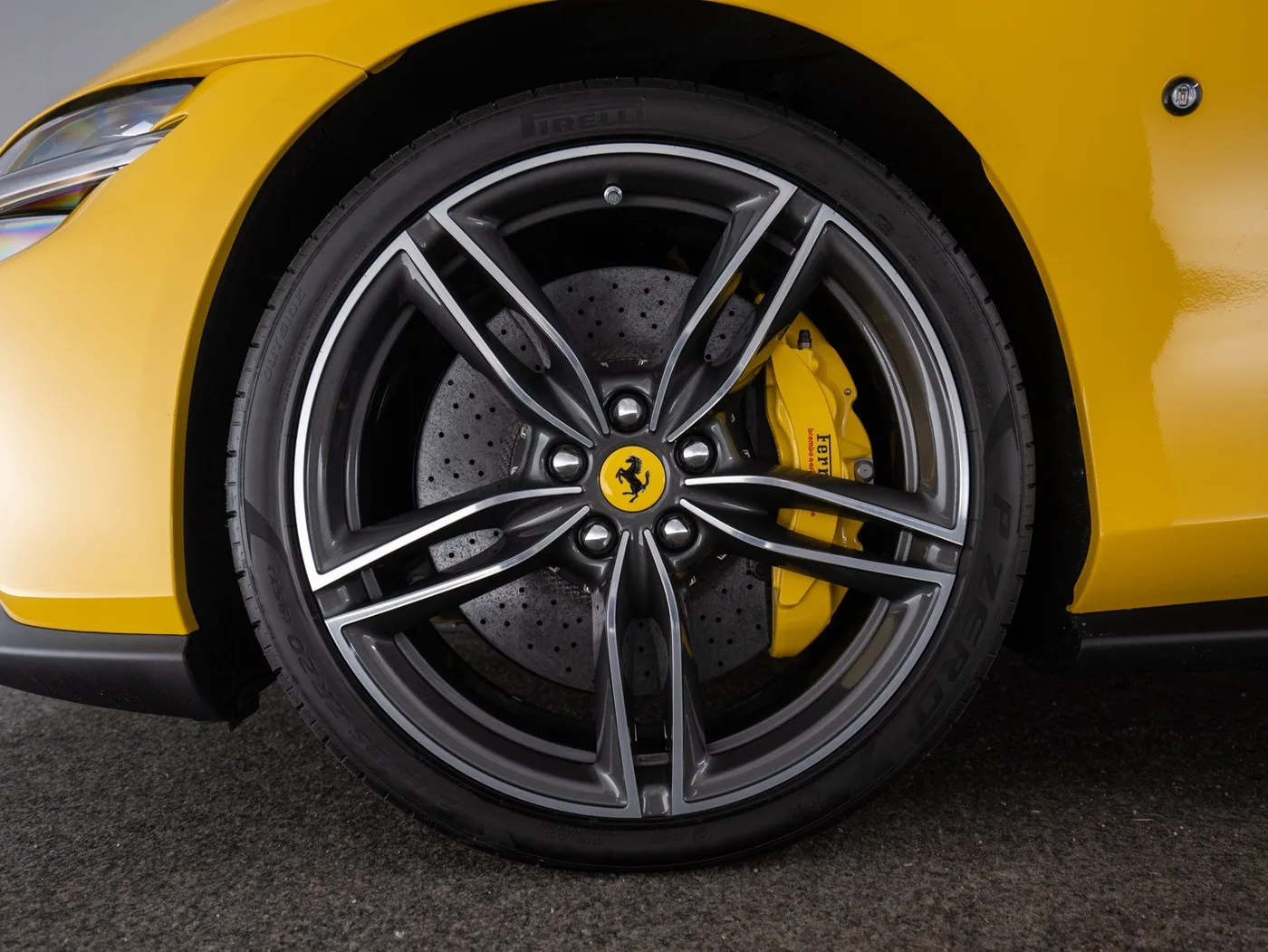 2025 Ferrari Roma Spider proposée par un concessionnaire spécialisé à Singen, Allemagne, photo 11 sur 15