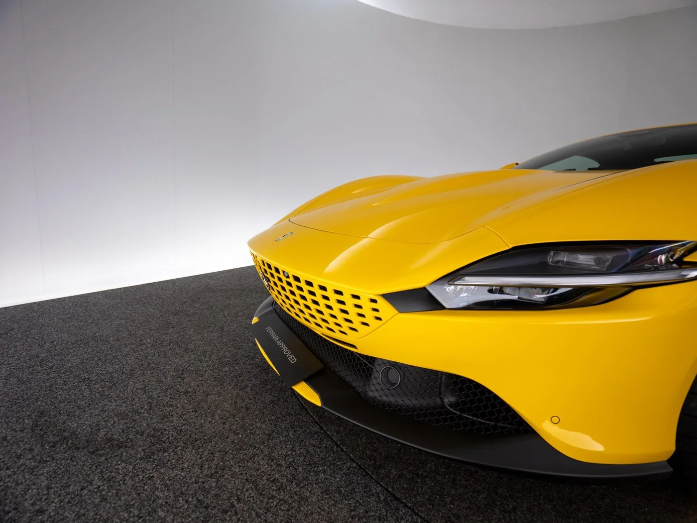 2025 Ferrari Roma Spider proposée par un concessionnaire spécialisé à Singen, Allemagne, photo 15 sur 15