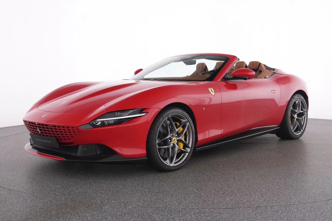 2025 Ferrari Roma Spider en un concesionario especializado de Meerbusch, Alemania, foto principal