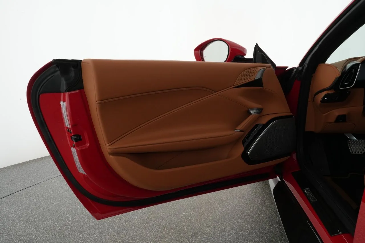 2025 Ferrari Roma Spider, 16/29