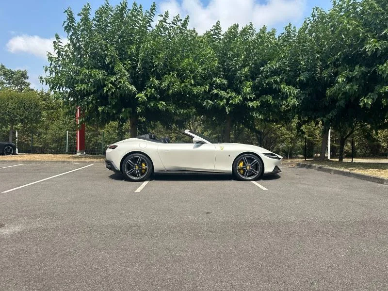 2025 Ferrari Roma Spider, 5/20