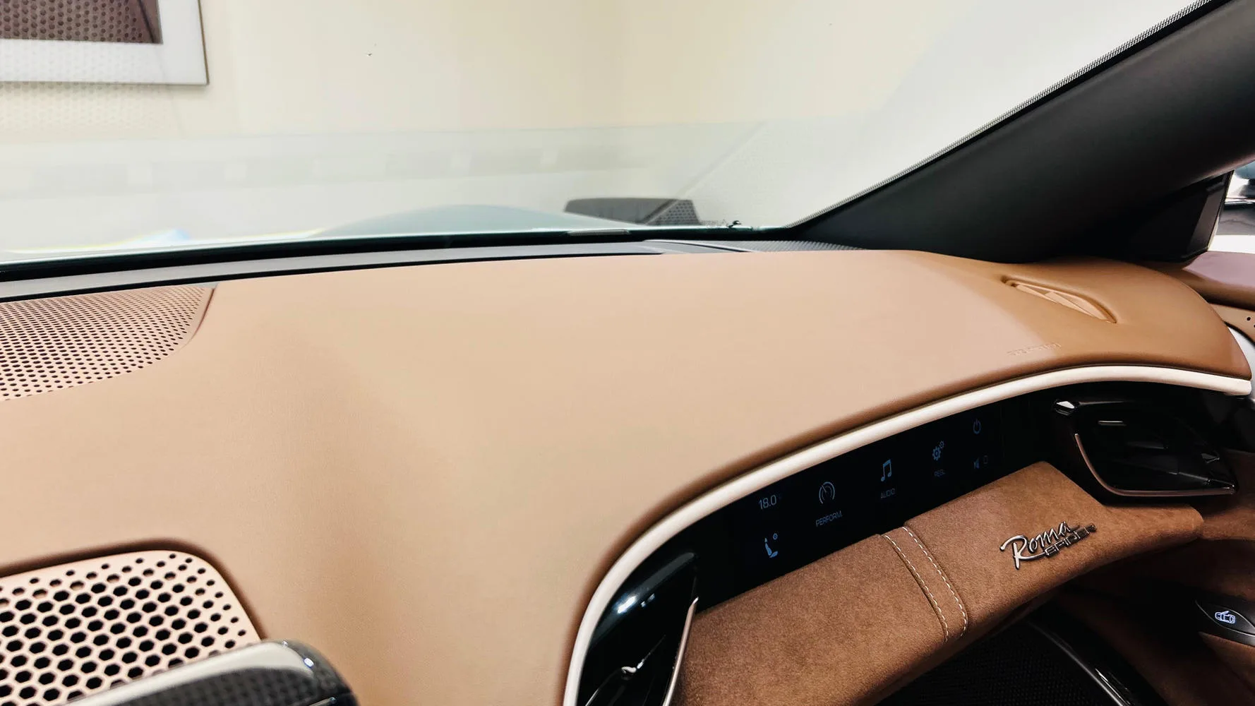2025 Ferrari Roma Spider, 21/30