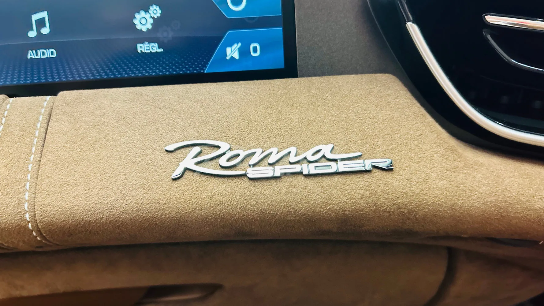 2025 Ferrari Roma Spider, 23/30