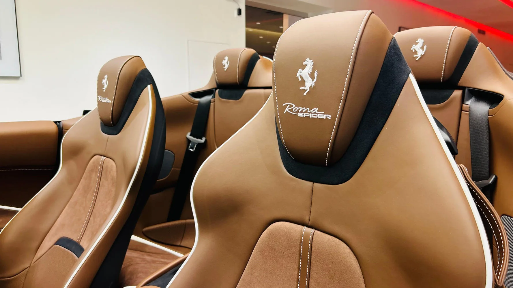 2025 Ferrari Roma Spider, 24/30