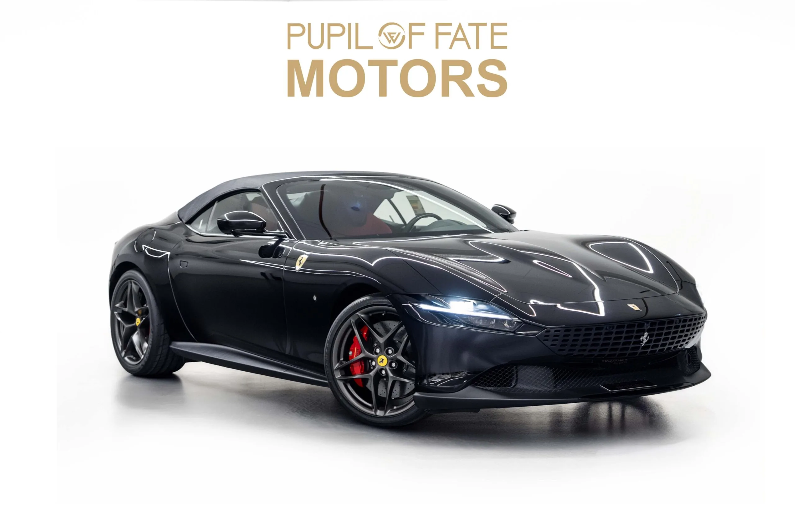2025 Ferrari Roma Spider proposée par un concessionnaire spécialisé à Dubaï, Émirats arabes unis, photo principale