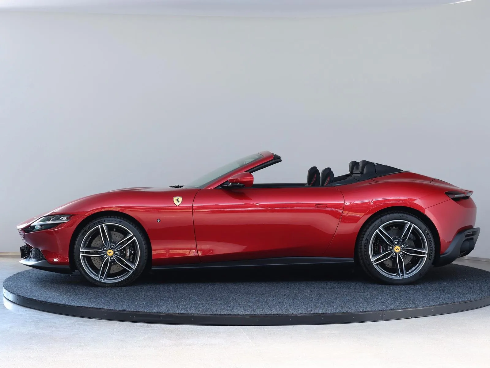2025 Ferrari Roma Spider, 2/22