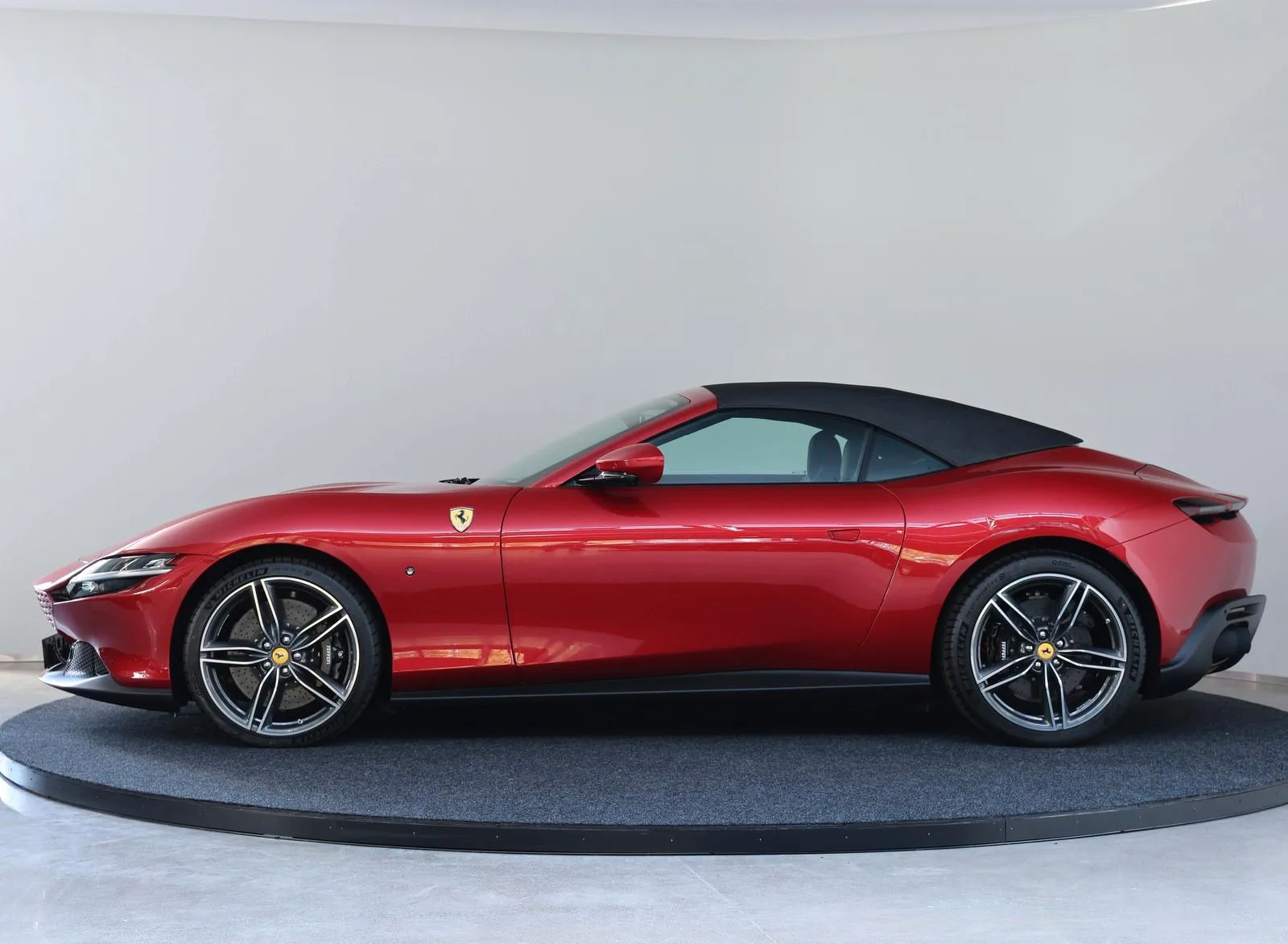 2025 Ferrari Roma Spider, 7/22