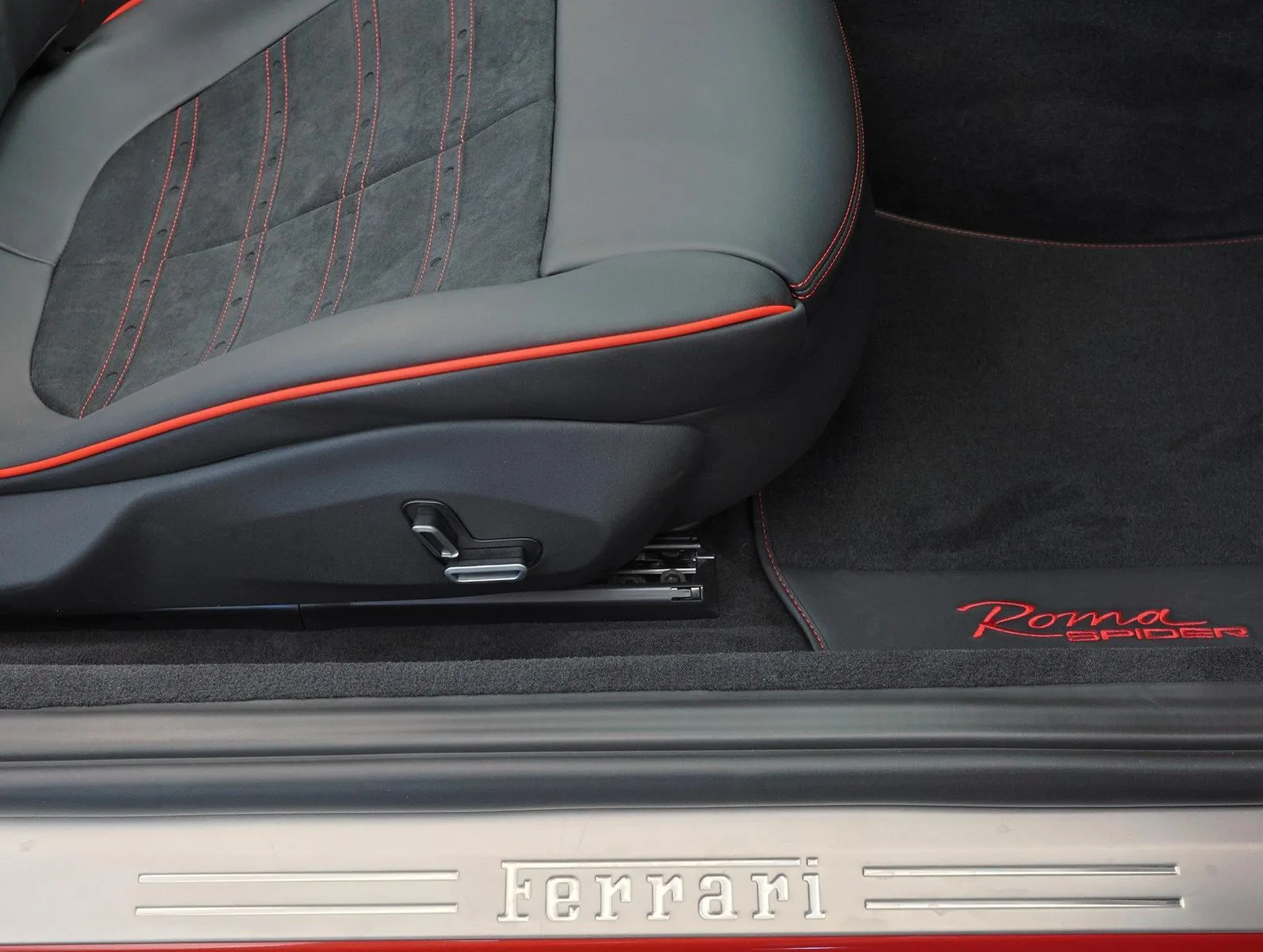 2025 Ferrari Roma Spider, 20/22