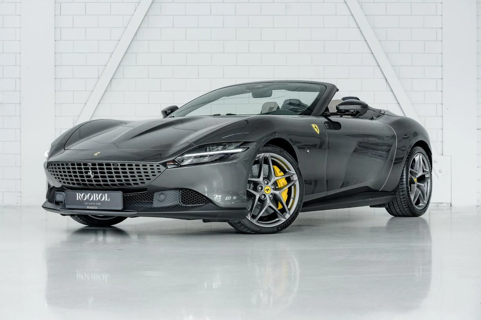 2025 Ferrari Roma Spider proposta da un concessionario specializzato a Berkel en Rodenrijs, Paesi Bassi, foto principale