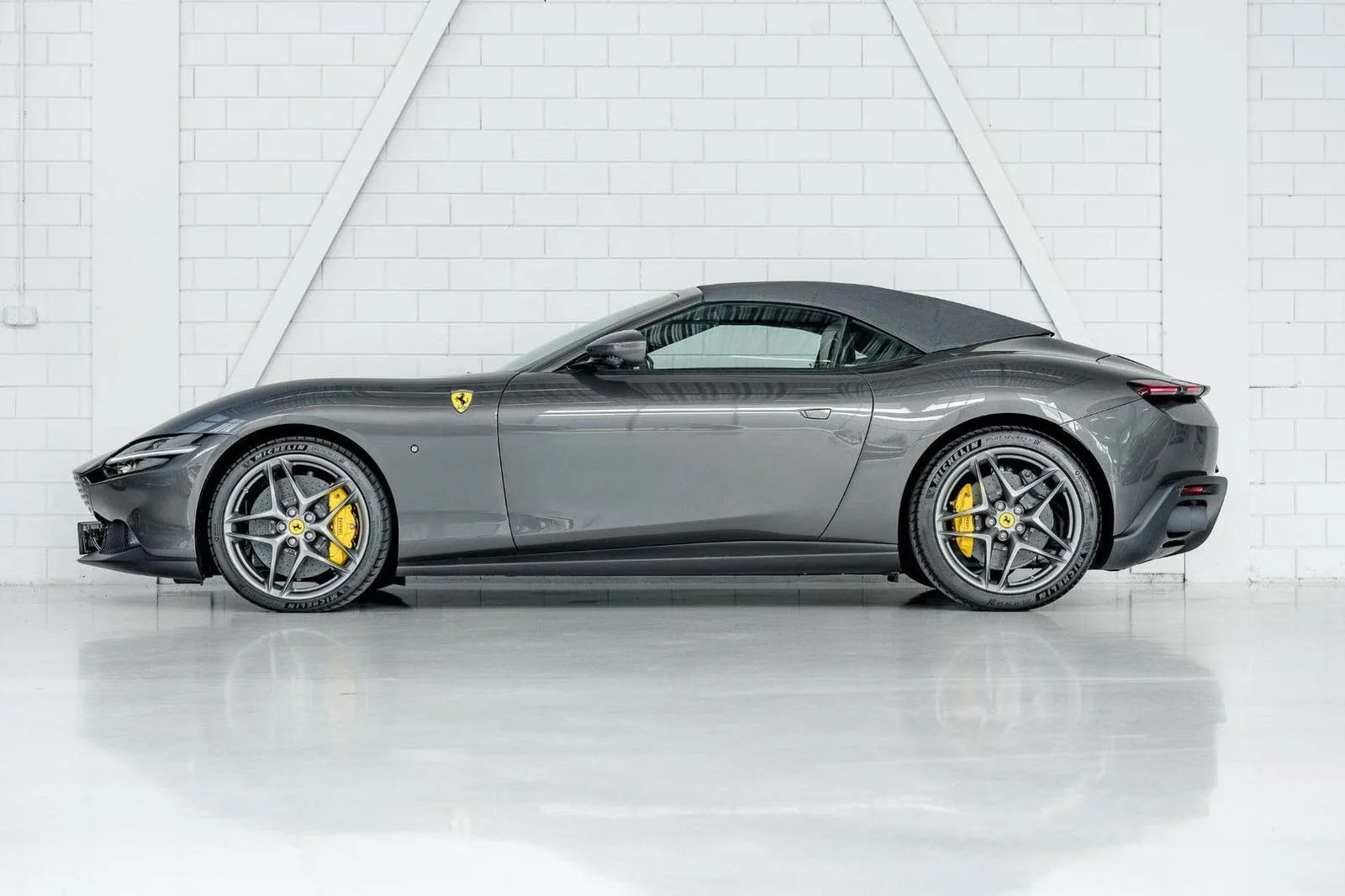 2025 Ferrari Roma Spider, 3/30