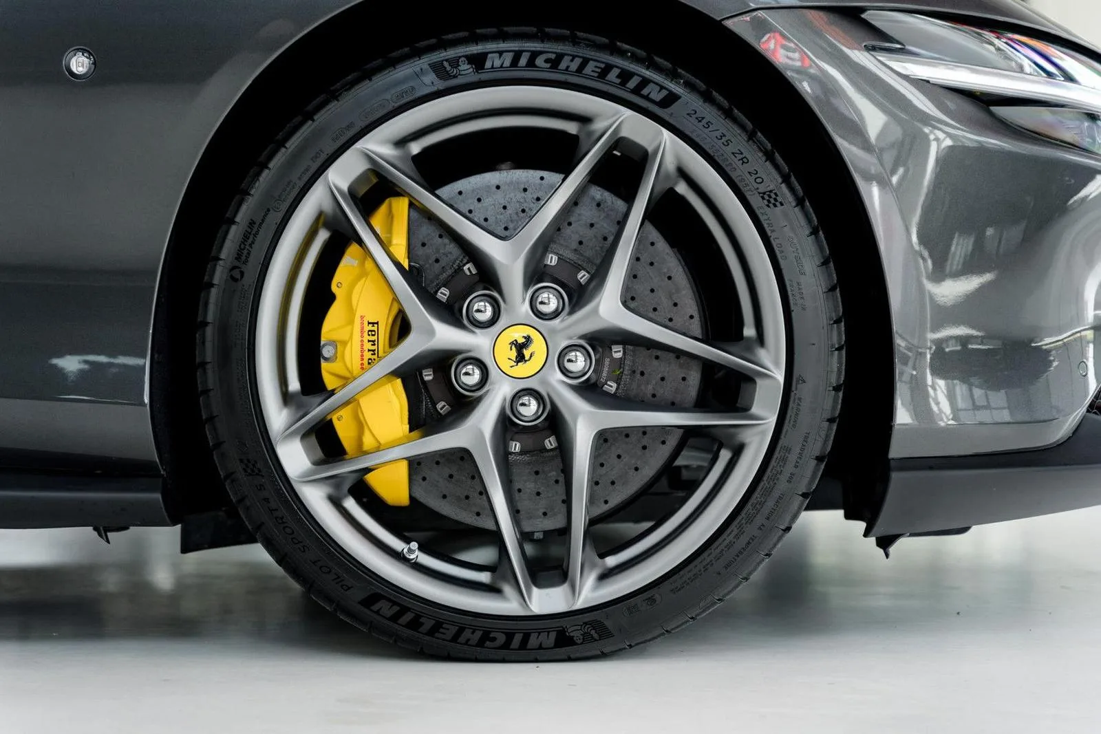 2025 Ferrari Roma Spider, 20/30