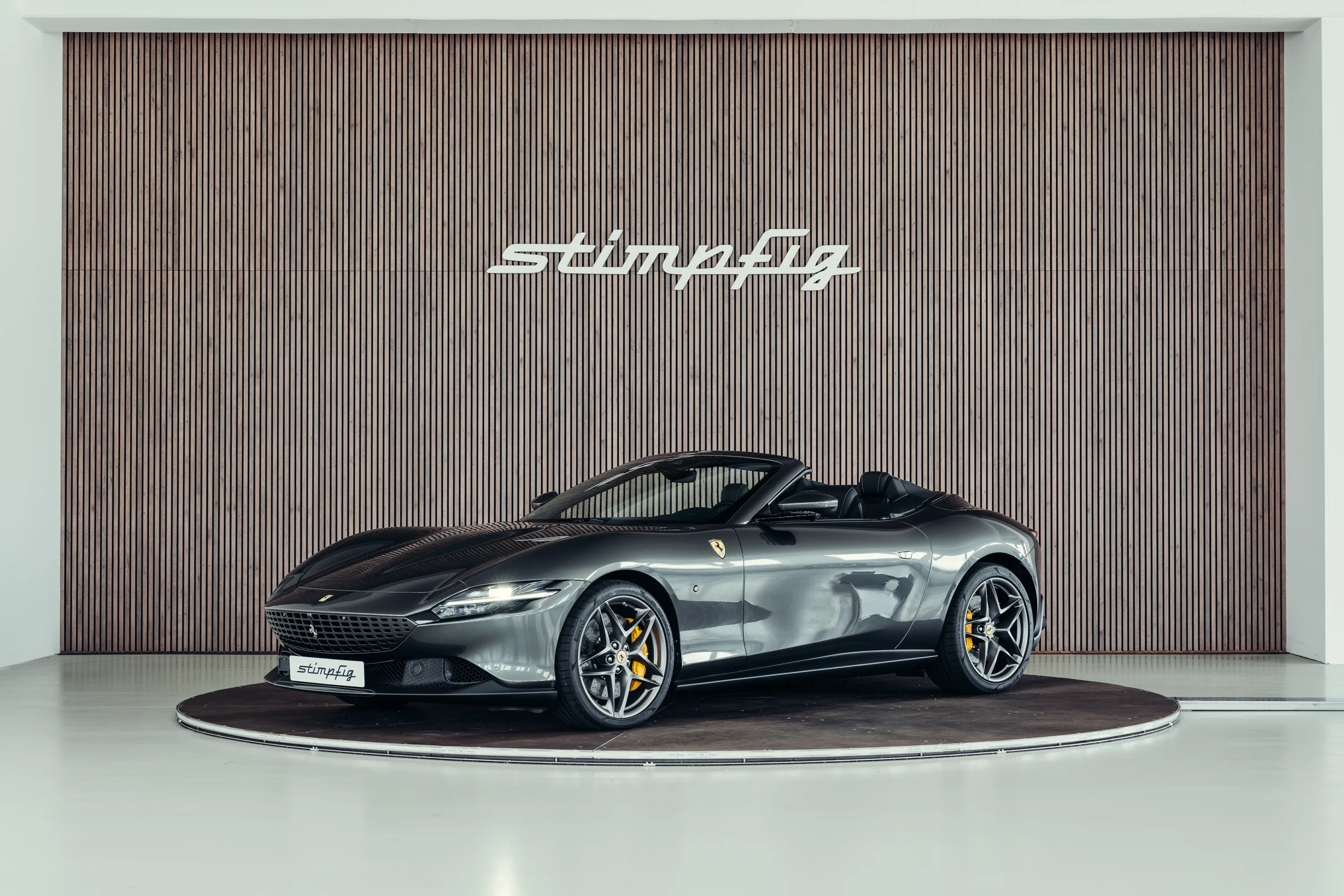 2025 Ferrari Roma Spider angeboten von einem Fachhändler in Stuttgart, Deutschland, Hauptfoto