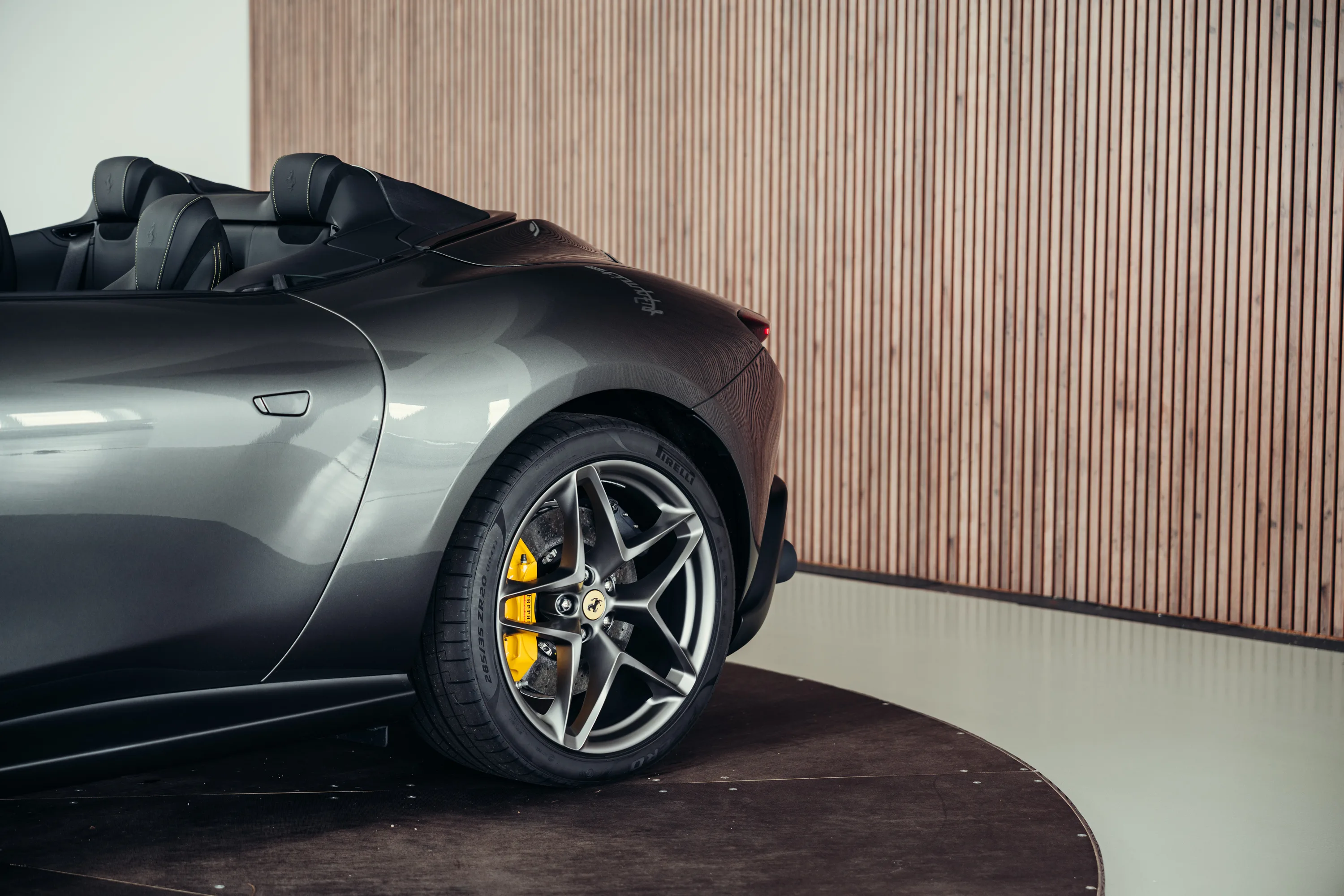 2025 Ferrari Roma Spider, 12/30