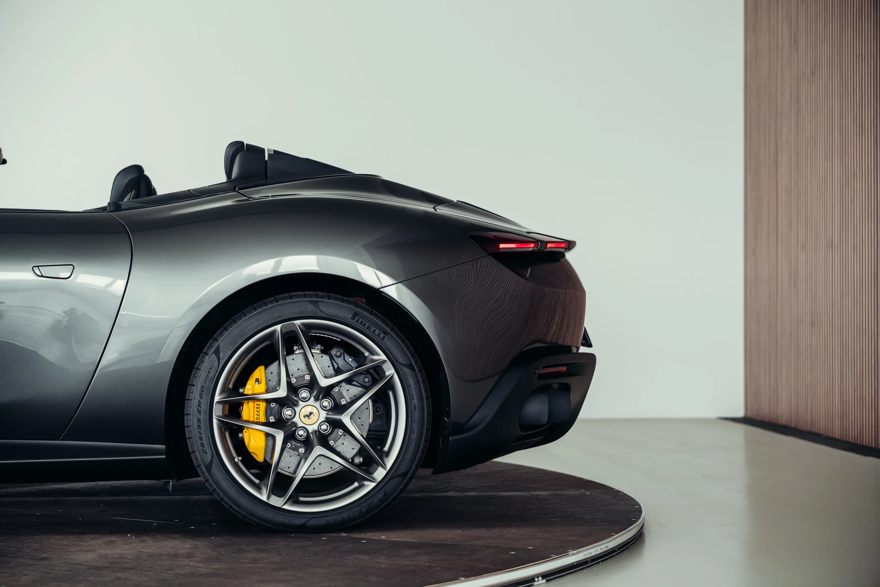 2025 Ferrari Roma Spider, 13/30