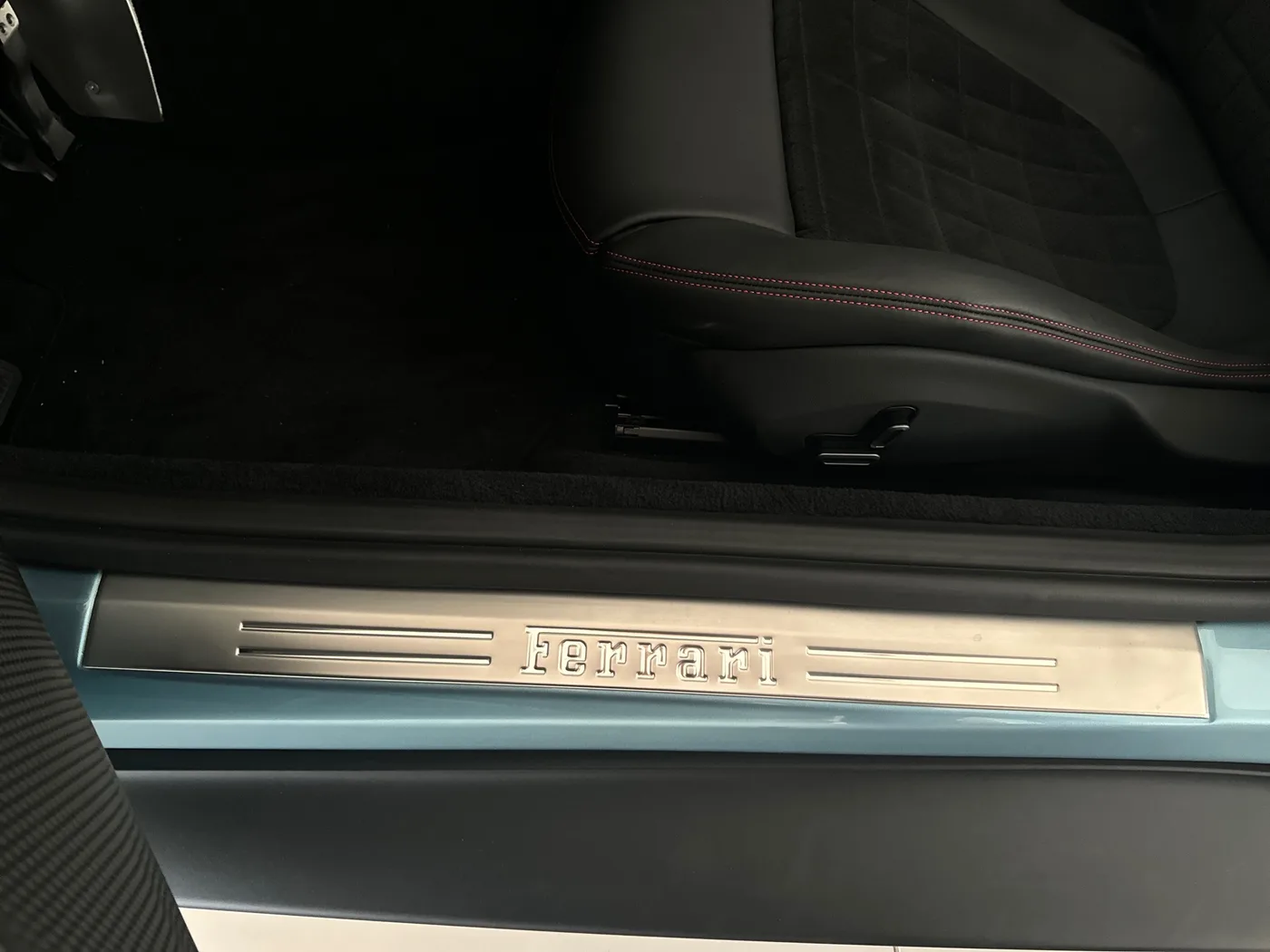 2025 Ferrari Roma Spider offered by a specialist dealer in Frankfurt am Main, Germany, photo 14 of 15