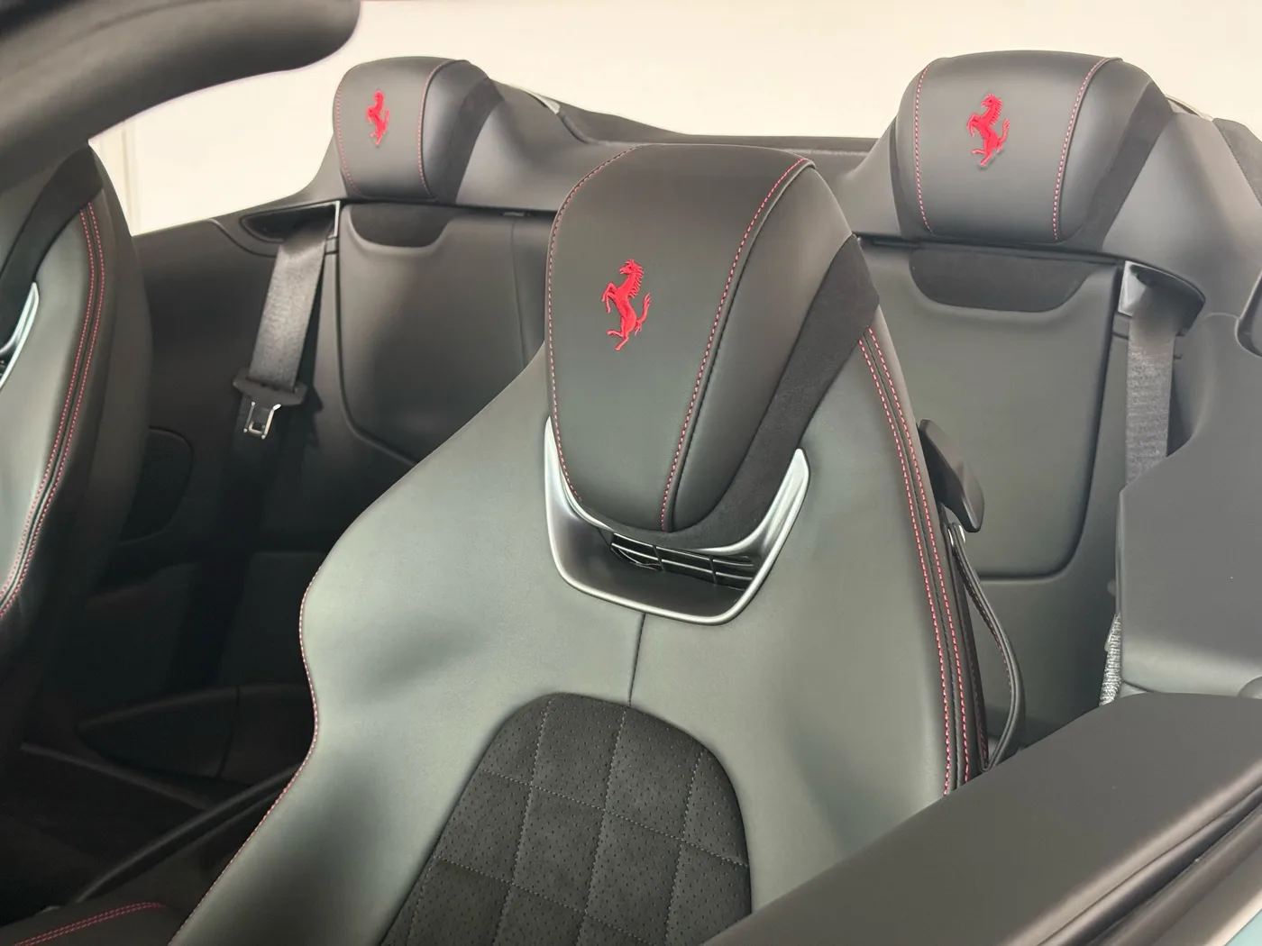 2025 Ferrari Roma Spider offered by a specialist dealer in Frankfurt am Main, Germany, photo 15 of 15