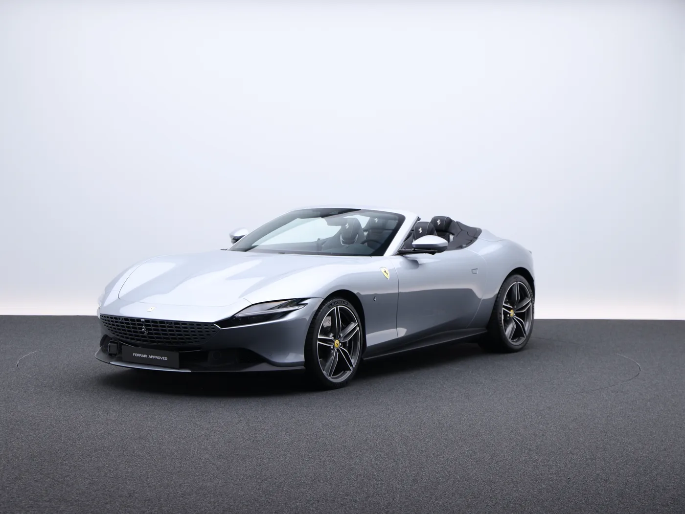 2025 Ferrari Roma Spider offered by a specialist dealer in Frankfurt am Main, Germany, photo 2 of 15