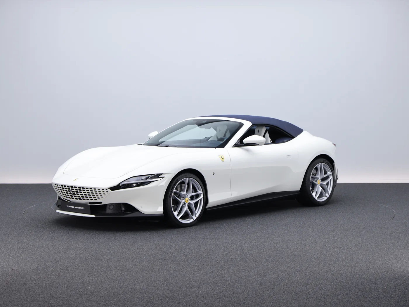 2025 Ferrari Roma Spider offered by a specialist dealer in Frankfurt am Main, Germany, photo 2 of 15