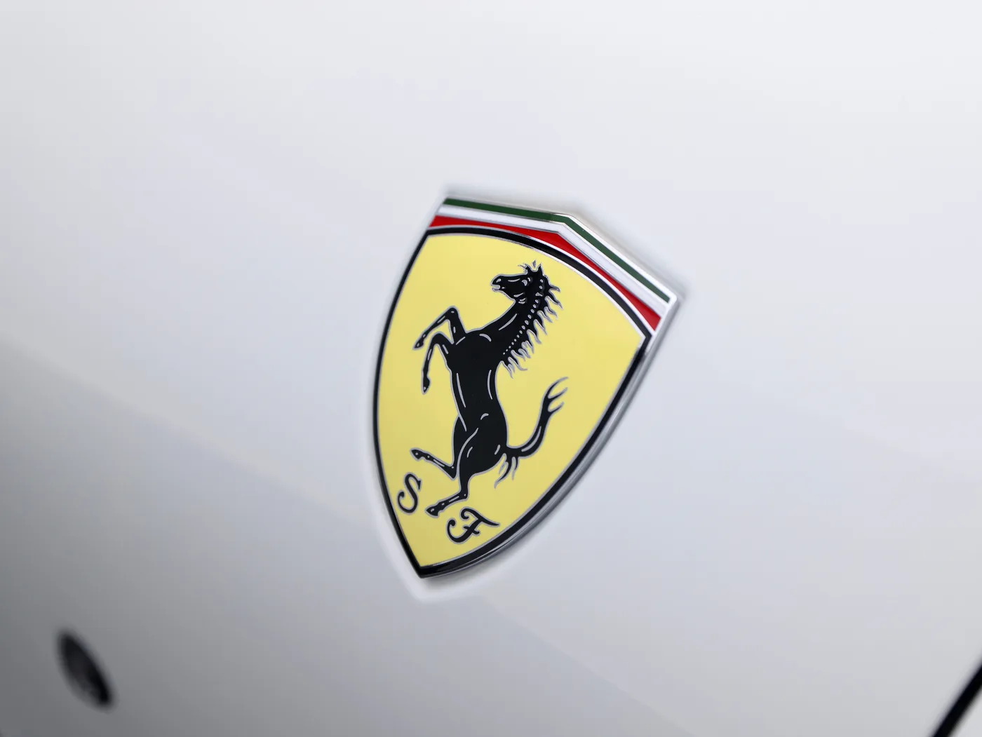 2025 Ferrari Roma Spider offered by a specialist dealer in Frankfurt am Main, Germany, photo 10 of 15