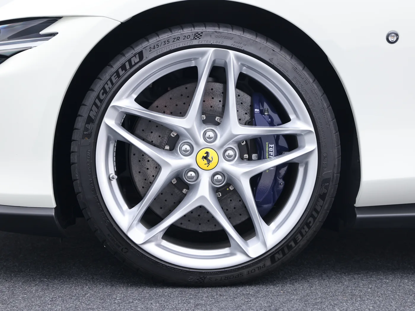 2025 Ferrari Roma Spider offered by a specialist dealer in Frankfurt am Main, Germany, photo 11 of 15