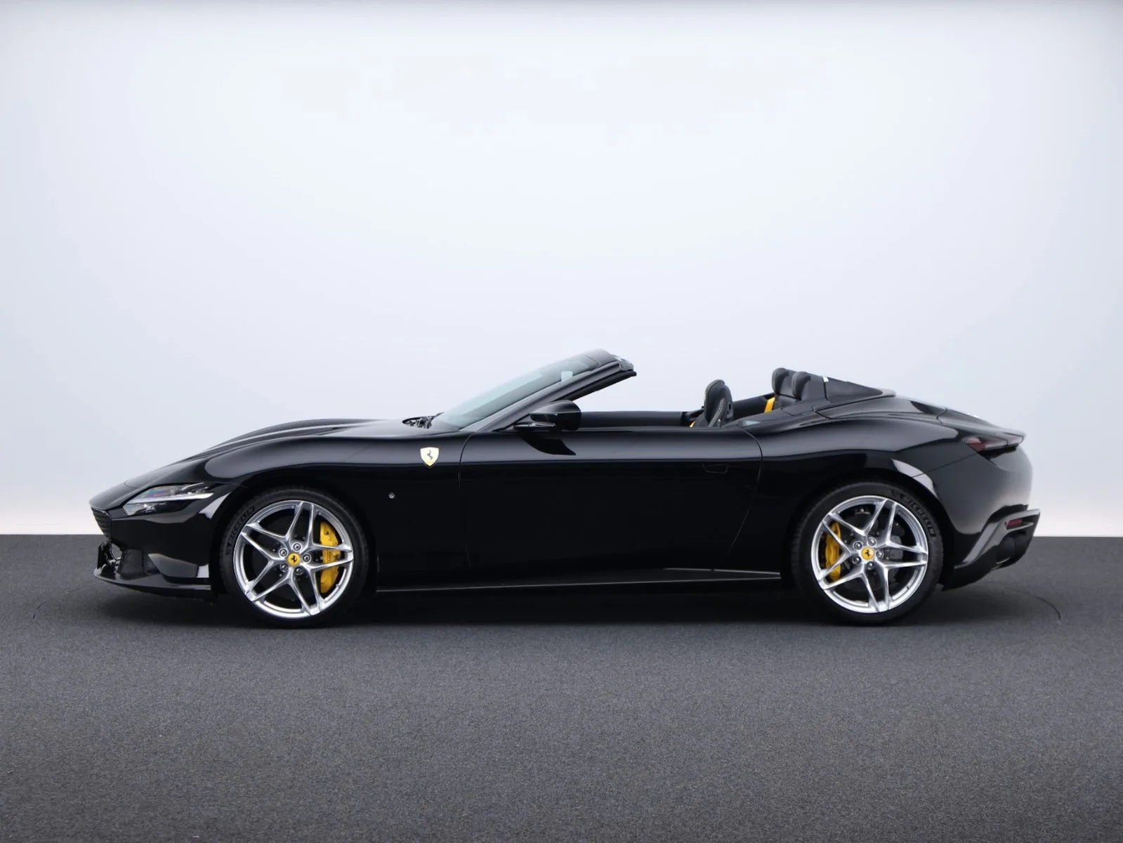 2025 Ferrari Roma Spider, 4/30