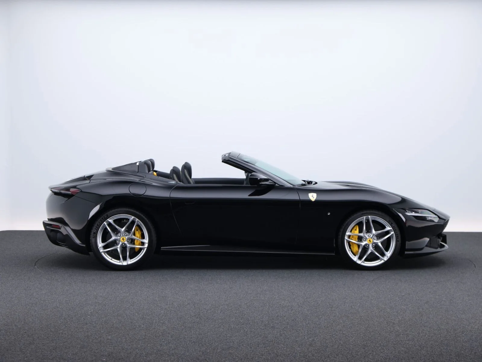 2025 Ferrari Roma Spider, 8/30
