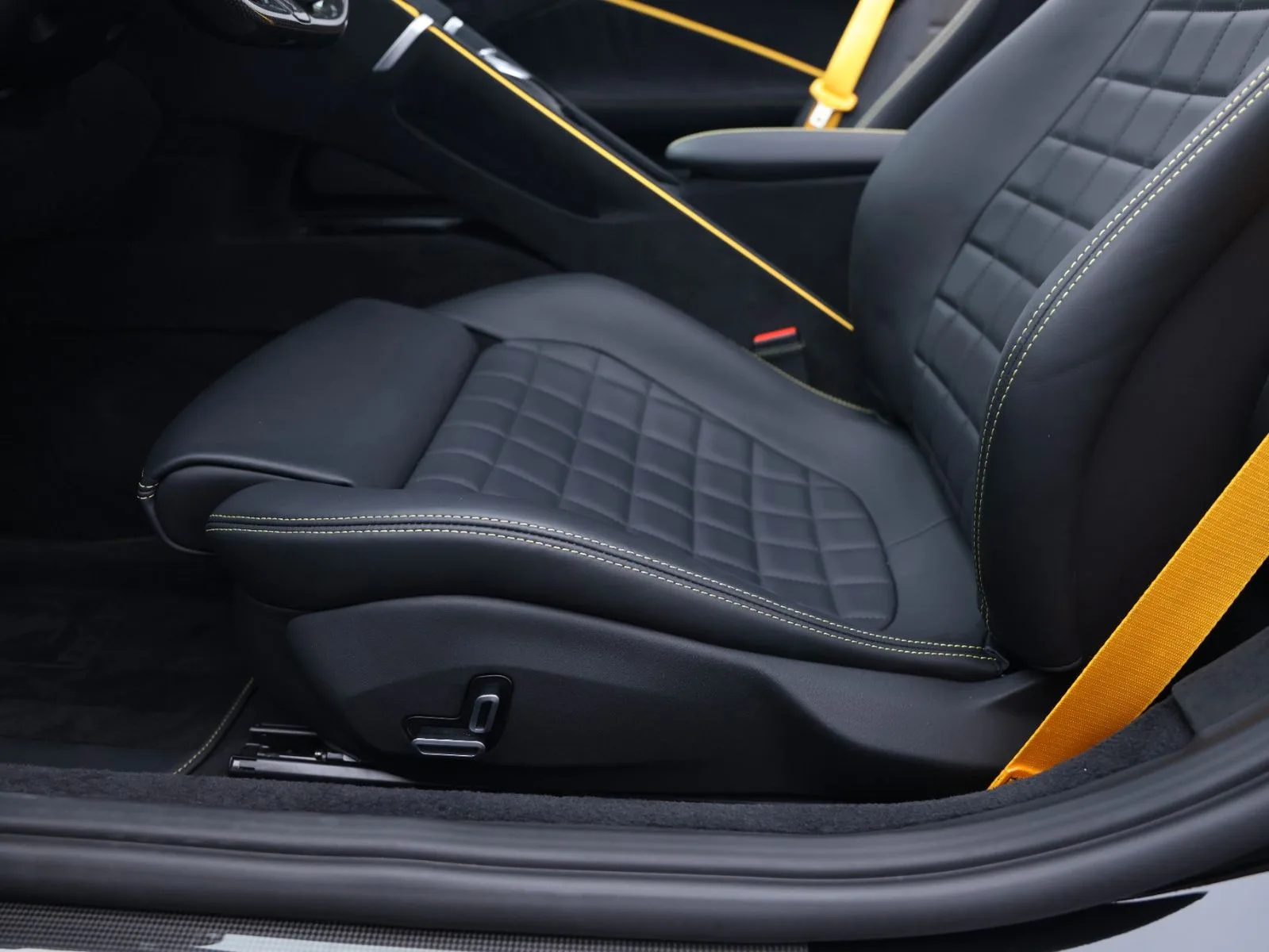 2025 Ferrari Roma Spider, 24/30