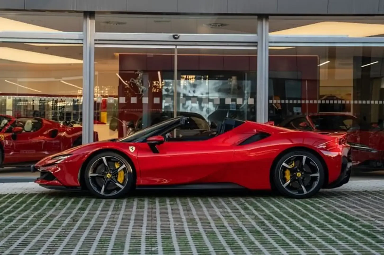 2025 Ferrari SF90 Spider, 2/22