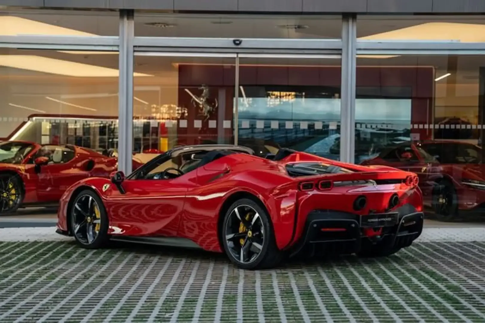 2025 Ferrari SF90 Spider, 3/22