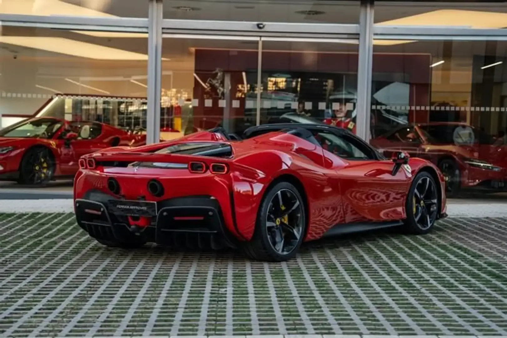 2025 Ferrari SF90 Spider, 5/22