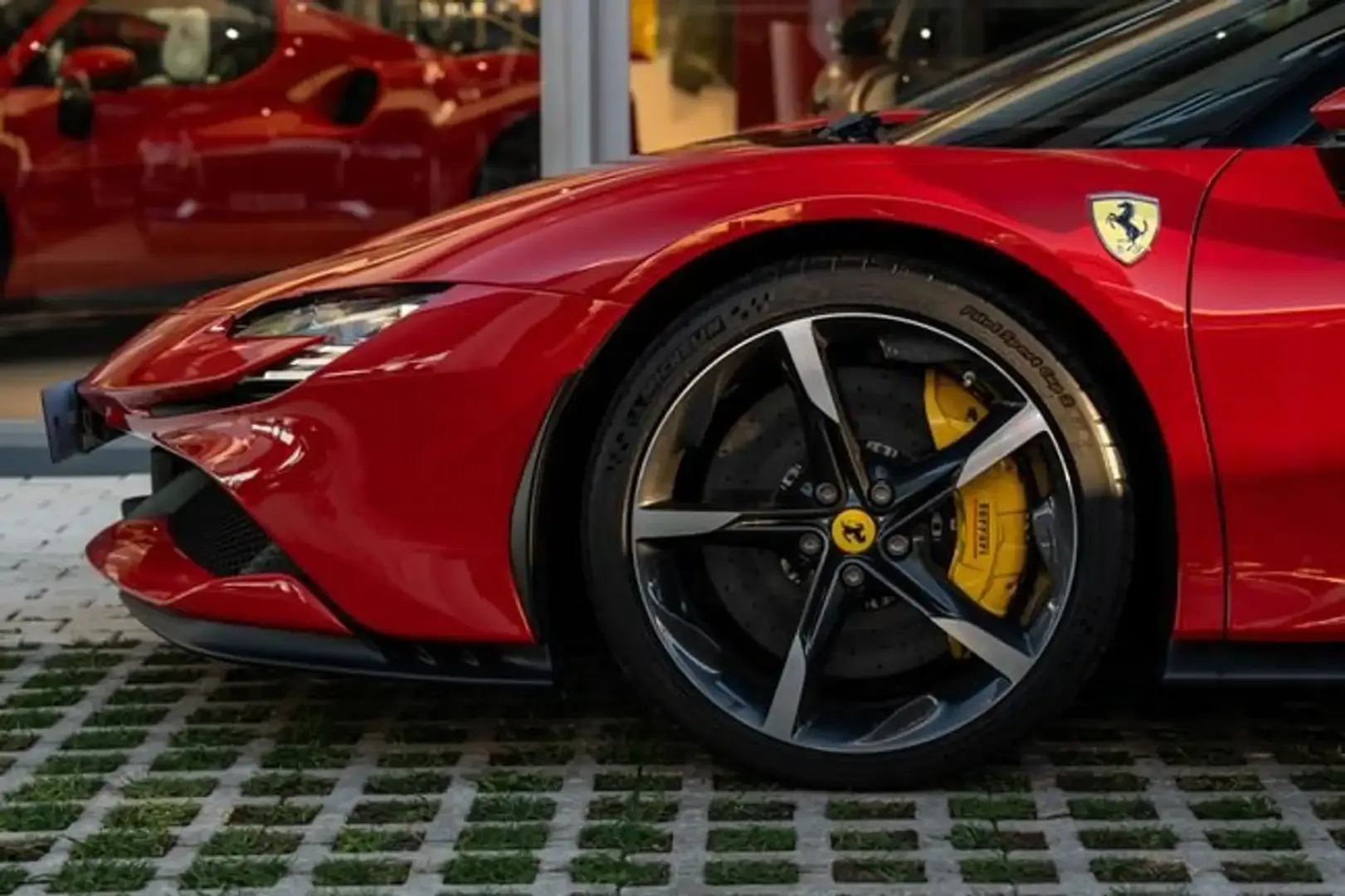 2025 Ferrari SF90 Spider, 10/22