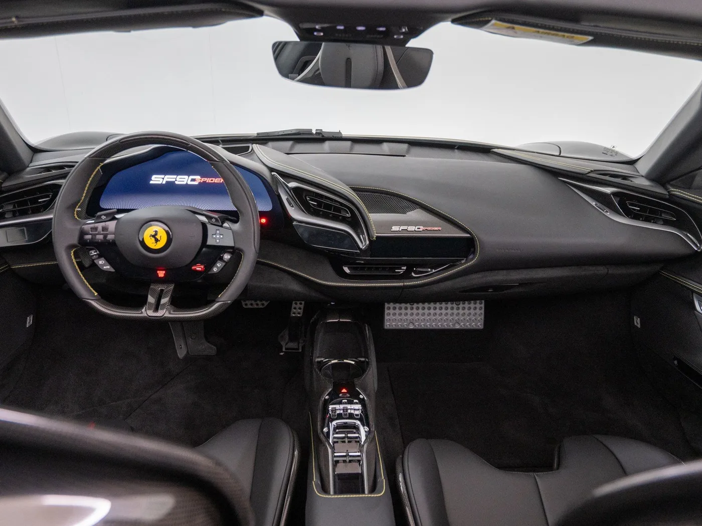 2025 Ferrari SF90 Spider proposée par un concessionnaire spécialisé à Singen, Allemagne, photo 6 sur 15