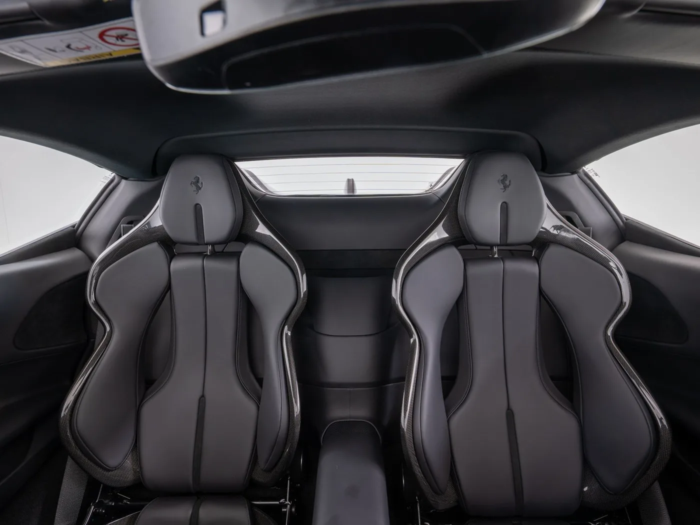 2025 Ferrari SF90 Spider proposée par un concessionnaire spécialisé à Singen, Allemagne, photo 7 sur 15