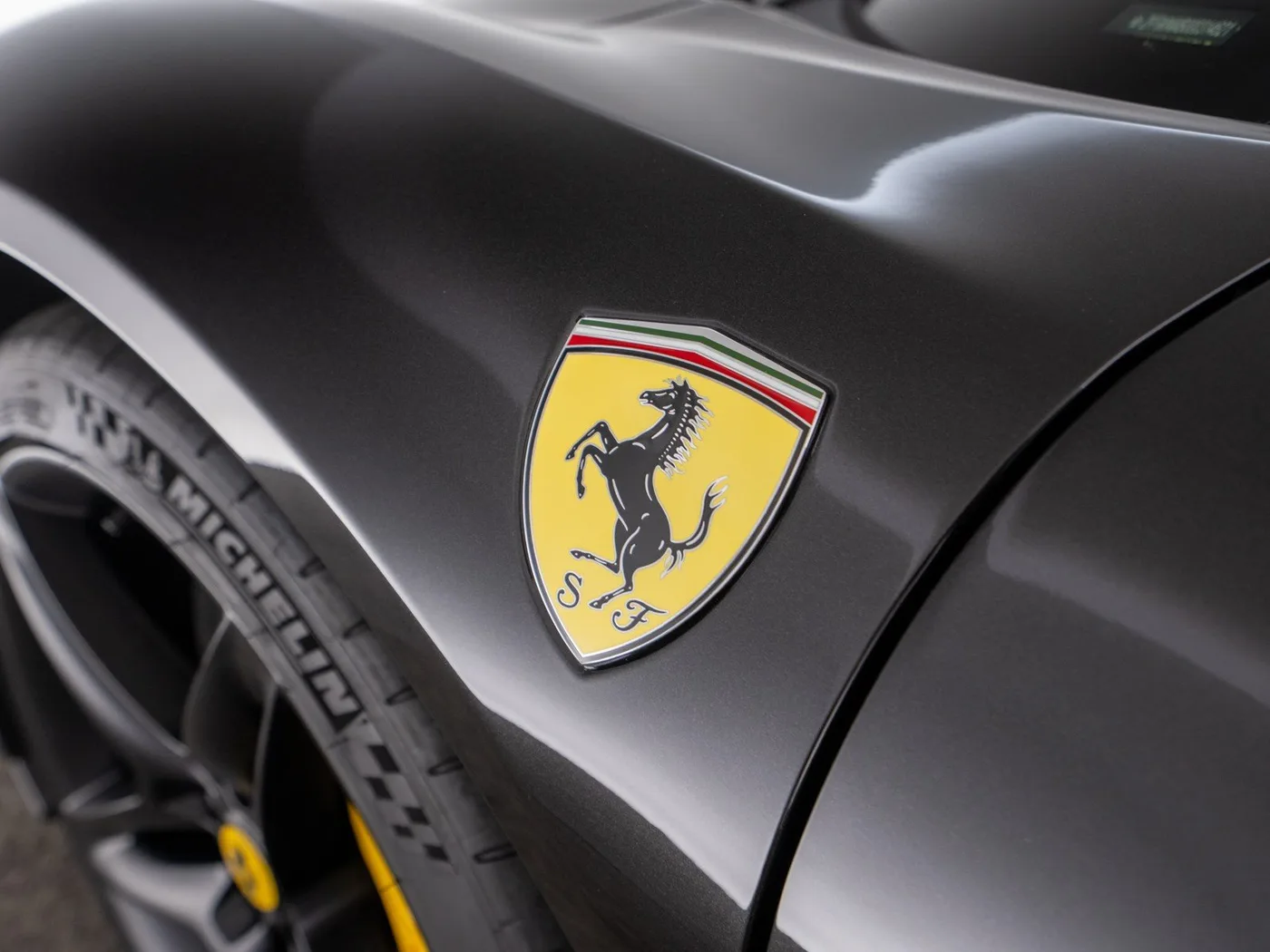 2025 Ferrari SF90 Spider proposée par un concessionnaire spécialisé à Singen, Allemagne, photo 8 sur 15