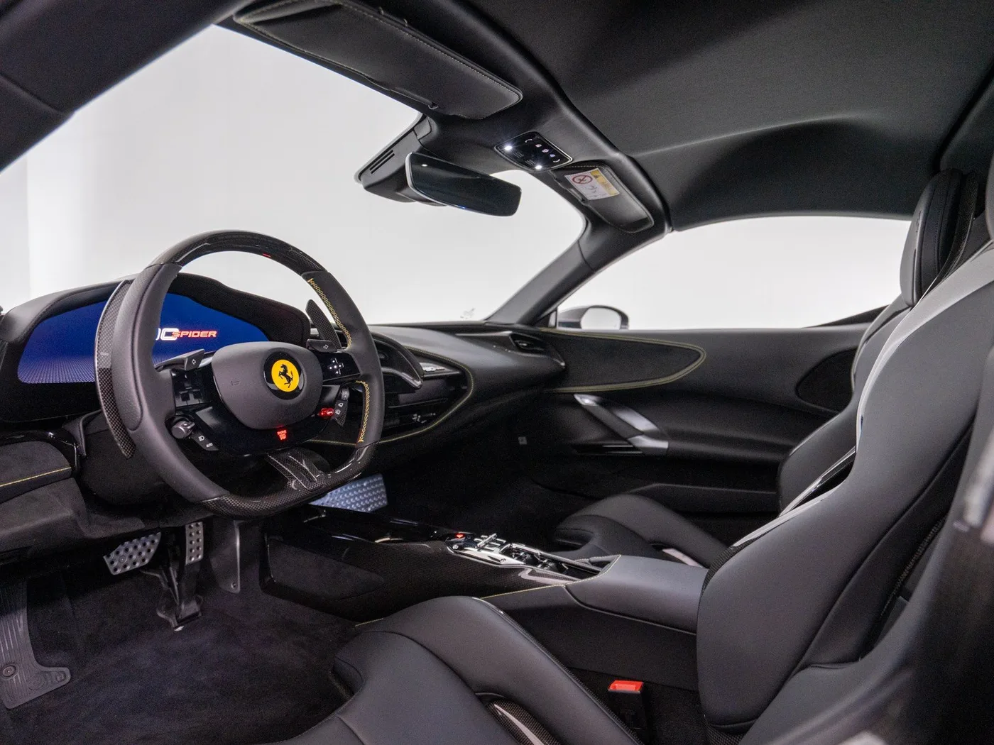 2025 Ferrari SF90 Spider proposée par un concessionnaire spécialisé à Singen, Allemagne, photo 14 sur 15