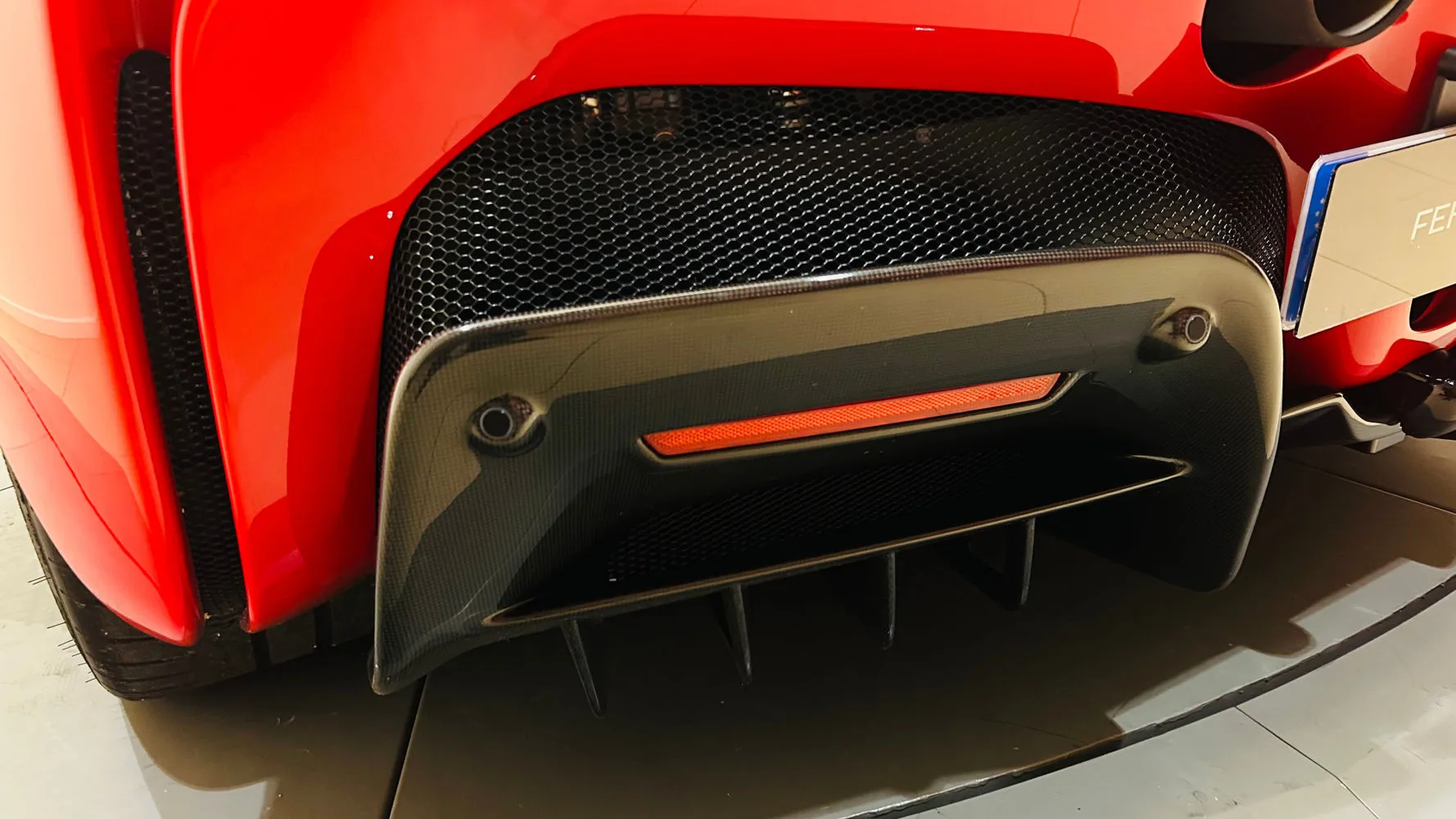 2025 Ferrari SF90 Spider, 27/30