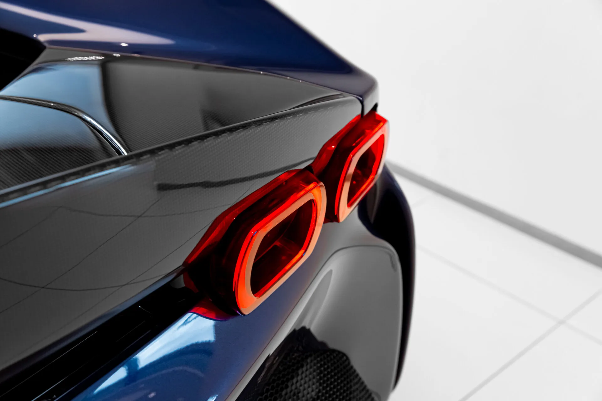 2025 Ferrari SF90 Spider, 26/28