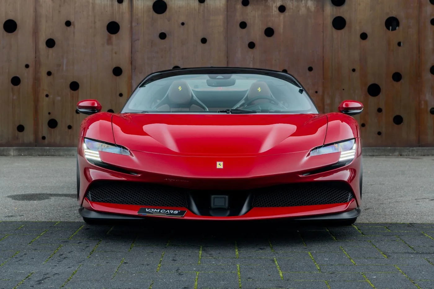 2025 Ferrari SF90 Spider proposée par un spécialiste de la supercar à Gronau, Allemagne, photo 2 sur 25
