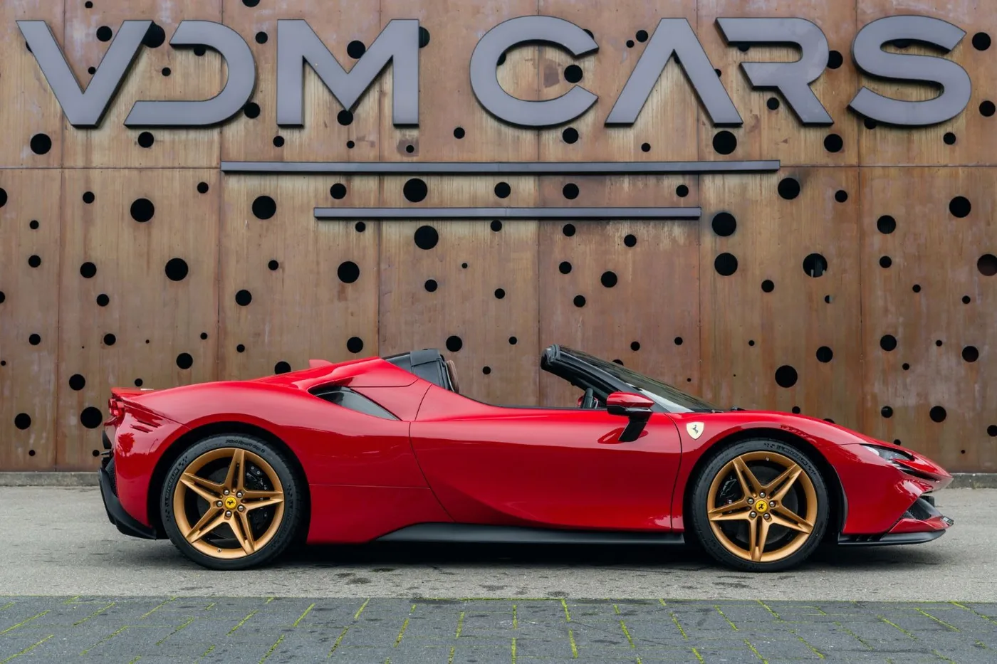 2025 Ferrari SF90 Spider proposée par un spécialiste de la supercar à Gronau, Allemagne, photo 8 sur 25