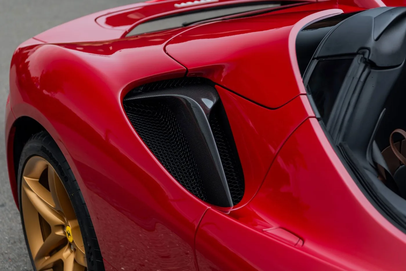 2025 Ferrari SF90 Spider proposée par un spécialiste de la supercar à Gronau, Allemagne, photo 12 sur 25