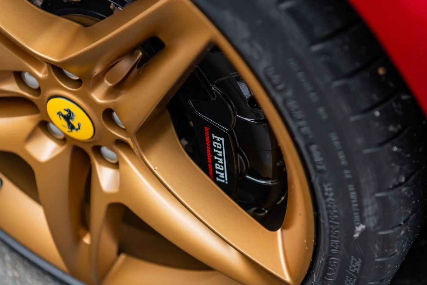 2025 Ferrari SF90 Spider proposée par un spécialiste de la supercar à Gronau, Allemagne, photo 15 sur 25